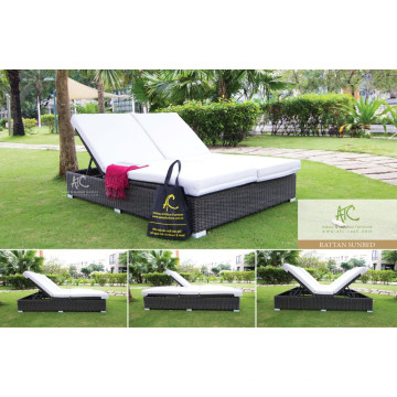 Design classique piscine double chaise longue